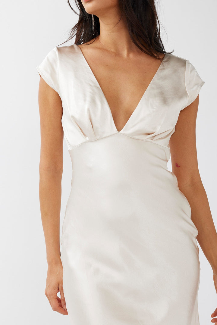 Rosa™ - Twist Back V-Neck Maxi Dress